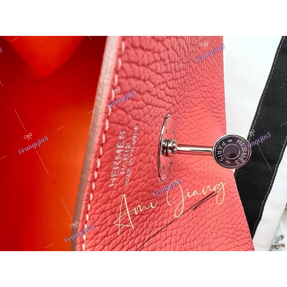HERMES Lindy 34 Shoulder Bag Taurillon Clemence Crevette Palladium hardware - Picture 6 of 16